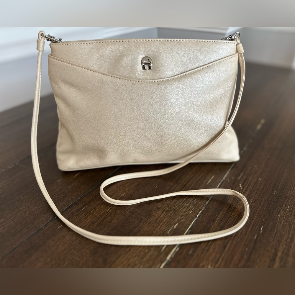 Vintage Etienne Aigner cross body bag